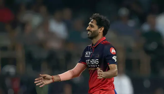 IPL 2026: Tight Economy in Batting-Friendly Pitches – Bowlers Who Are Doing the Impossible