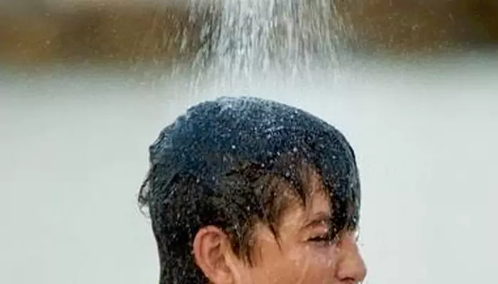 Hot Showers vs. Skin Barrier: Why It’s Time to Reduce Water Temperature