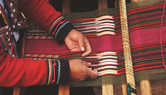 National Handloom Day Special: What Sets Khadi Apart from Handloom