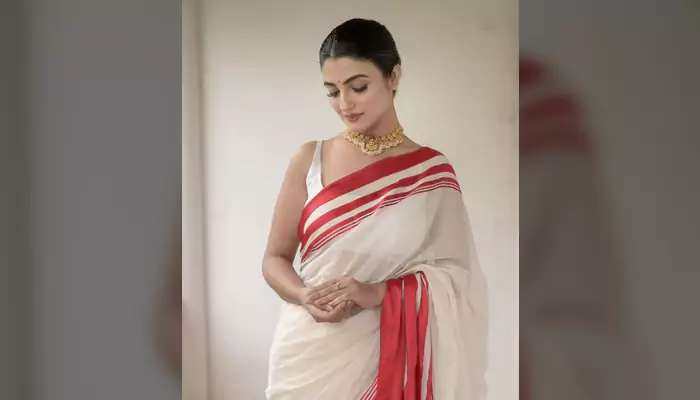 Timeless Bengali Saree Styles for Durga Ashtami: How to Choose the Perfect Festive Drapes