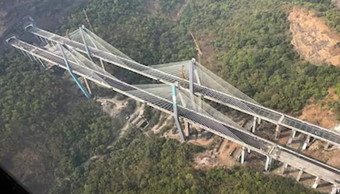Selfie Ban on Mumbai–Pune Expressway: Why Stopping for Photos Could Cost You Big